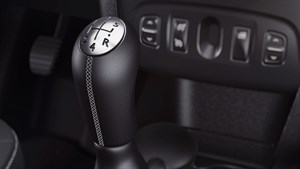 Renault SANDERO - zoom sur finitions levier de vitesse