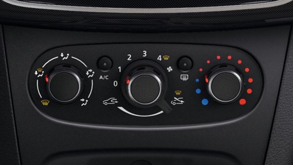 Renault SANDERO - zoom sur commandes climatisation